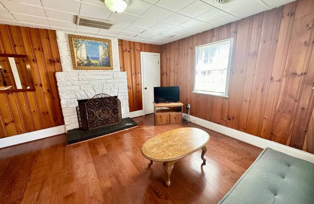 Cottage 8- Lee’s Ford Marina