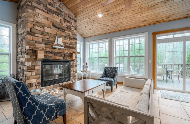 Cottage at Cave Point | Arcade Room + Pool