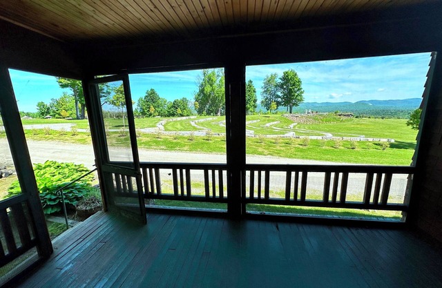 Cottage at Yankee Magazine "Best of New England" w/trails, gorgeous views, AC, Dog Friendly!