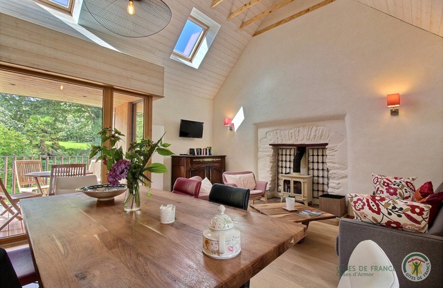 Cottage Camelia in a Manor between Land and Sea