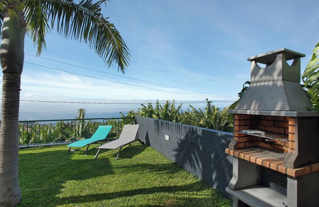 Cottage 'Capelos' with Sea View, Private Garden and Wi-Fi