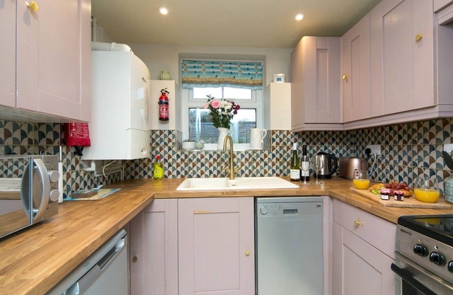 Cottage close To Coastal Path & Puffin Island | Pass the Keys