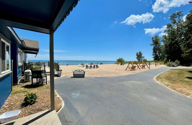 Cottage Cove · Lake Huron Beach Cottage No. 6