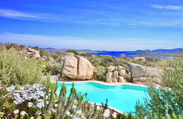 COTTAGE DOLCEVITA by KlabHouse -4BR w/Panoramic Hot Tube- shared pool