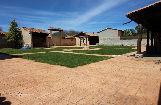 Cottage for large groups with a large patio and barbecue