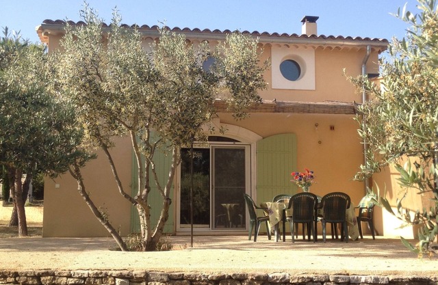 Cottage facing the luberon with swimming pool