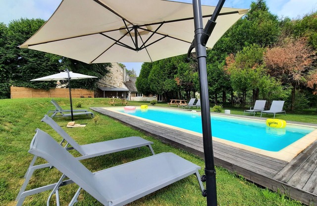 Cottage for 10 p max/Private swimming pool/Pond/Ideal location/Paris less 1 hour