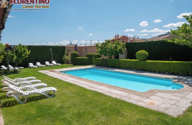 Cottage for up to 14 people with pool near Ávila - CASAS RURALES FLORENTINO