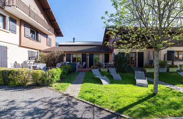 Cottage 'Gîte Cotagne' with Mountain View, Private Terrace and Wi-Fi