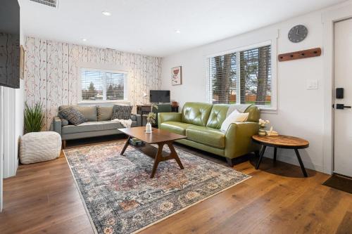 Cottage House- South Hill, 2 Bed 1 Bath