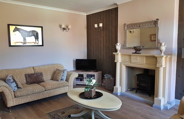 Cottage in UK with Garden & Tennis Court