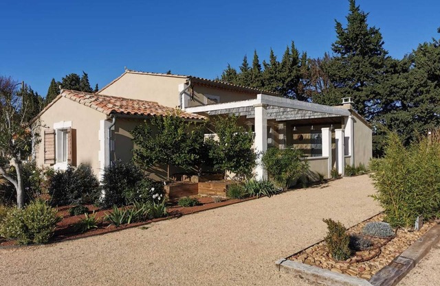 Cottage in Provence in the heart of the Alpilles for 4 to 6 people