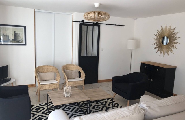 Cottage in Sainte Mère Eglise completely renovated quiet and close to the sea