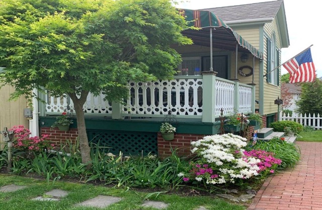 Cottage in the Historic District