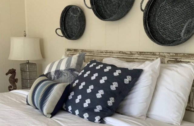 Cottage King Room at Ocean Glass Inn | with Free Breakfast and Parking