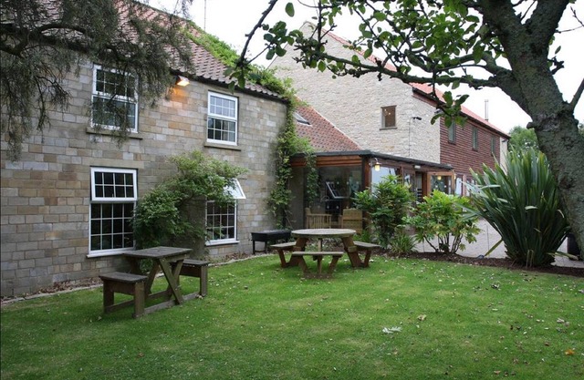 Cottage Lea's Country Hotel & Restaurant