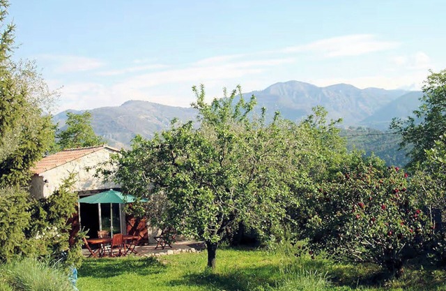 Cottage 'Les Lys' with Mountain View, Wi-Fi and Air Conditioning