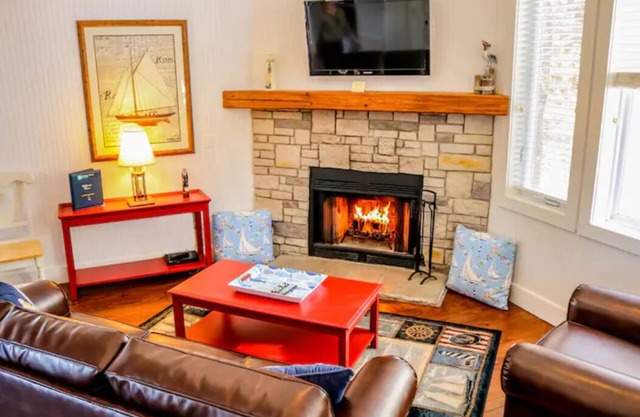 COTTAGE LIFE! 2/2 with KITCHEN! 2 HEATED POOLS!