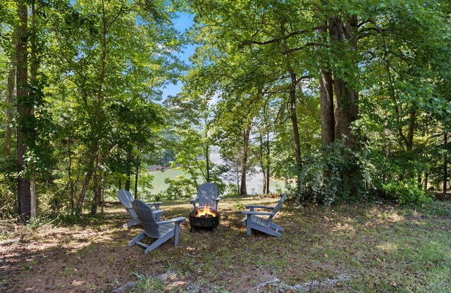 Cottage located on a peaceful cove on Lake Hartwell. Near Clemson and Anderson!