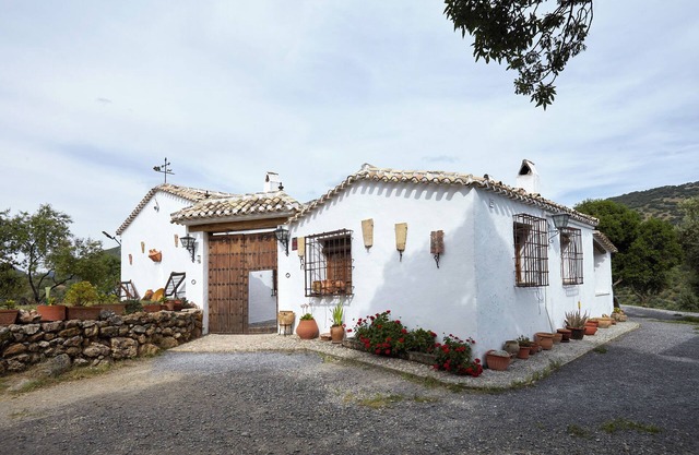 Cottage 'Majolero 2' with Shared Pool, Wi-Fi and Air Conditioning