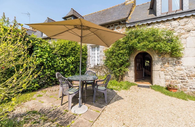 Cottage "Manoir 16ème Siècle Proche Paimpol" with Private Terrace, Private Garden & Wi-Fi