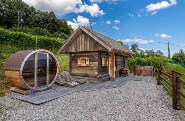 Cottage mit schöner Aussicht, Sauna und Whirlpool