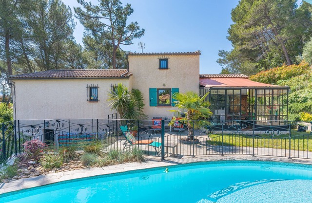 Cottage near Aix Marseille with Pool