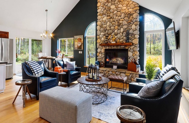 Cottage near Fontana Beach! Fire Pit/Deck/Gas Grill/Fireplace