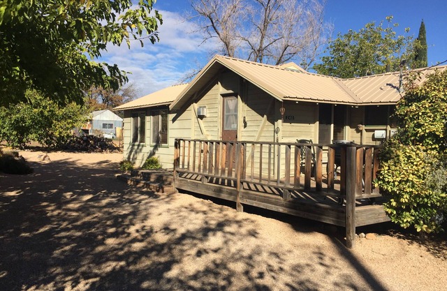 Cottage Near Zion Hiking, Biking and other Fun! Great Central Location.