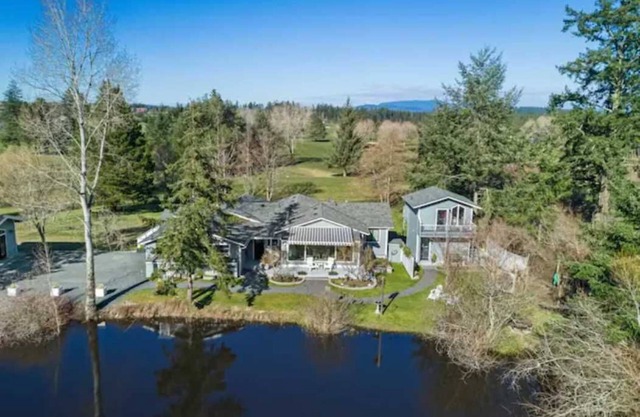 Cottage on Bison Pond-Tranquility & Beauty Abounds