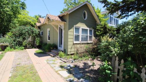 Cottage On Cambridge