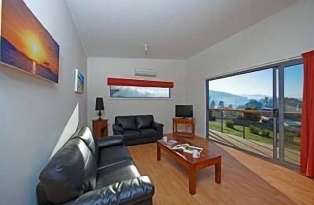 Cottage on Chapman, beautiful Bay Views