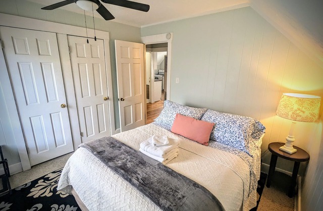 Cottage on Cove - Private Apartment near Lake Erie & Downtown