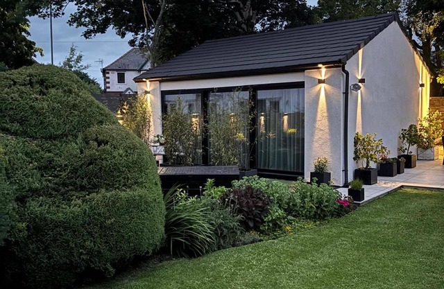 Cottage - Sleeps 2, Patio & Free On-road Parking