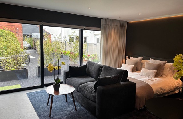 Cottage - Sleeps 2, Patio & Free On-Road Parking