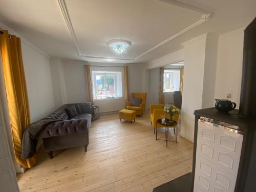 Cottage Sleeps 6 with Parking