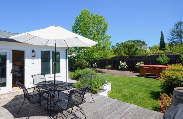 Cottage Sonoma @ Historic Plaza. - Includes Wine Tasting Passport