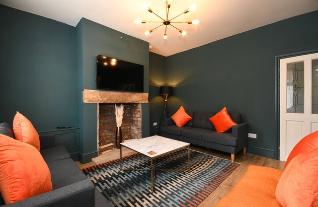 Cottage Style 3 bedroom House - Close to City centre & The Peaks