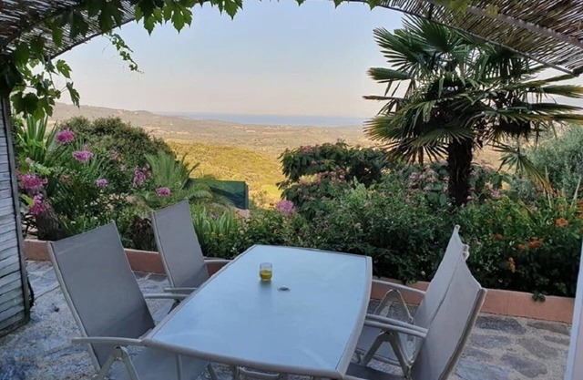 Cottage T2, breathtaking sea view, Swimming pool, near Porticcio