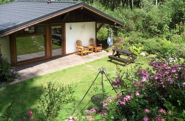 Cottage under the Oaks -In the seclusion of the forest