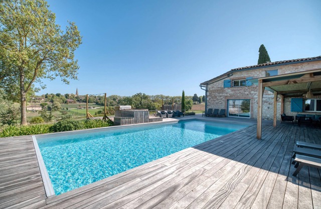 Cottage 'Villa Virginie Gite 2' with Lake View, Wi-Fi and Air Conditioning