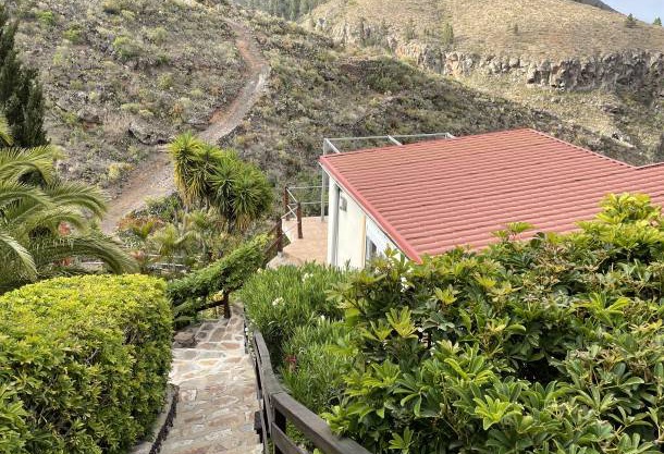 Cottage with 1 Bedroom, 1 Bathroom, Heated solar Pool, Sauna, jacuzzi, Garden