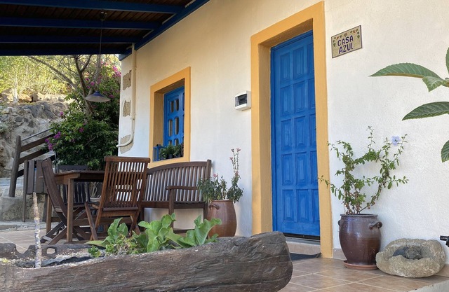 Cottage with 2 Bedrooms.2 Bathrooms, Heated solar Pool, Sauna, Jacuzzi, Garden