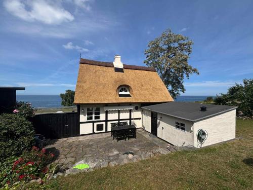 Cottage With Breathtaking Sea And Cliff Views