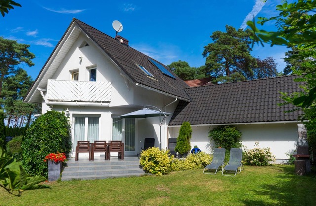 Cottage with fireplace, garage, Wi-Fi, welcome 50m from the beach, pets