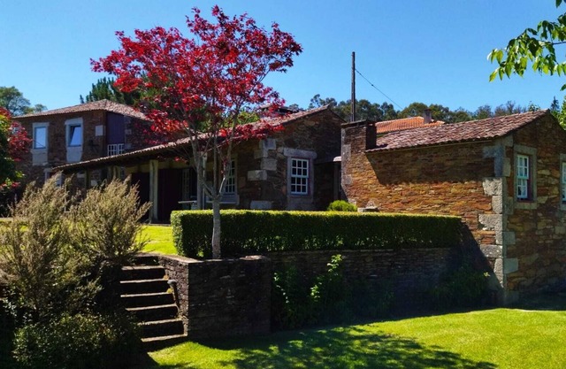 Cottage with garden and pool, in a between-sea-and-mountain quiet village