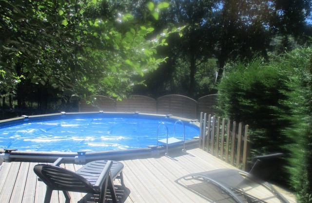 Cottage with heated swimming pool