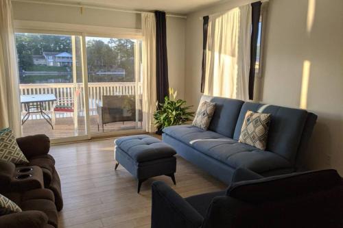 Cottage with River Front & minutes away from Beach