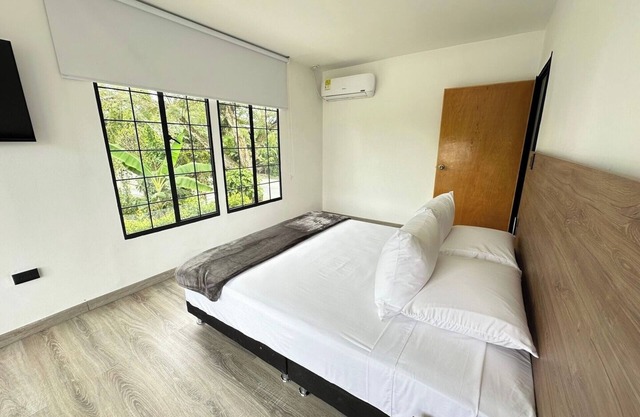 Country Apartment in Caimo with air conditioning