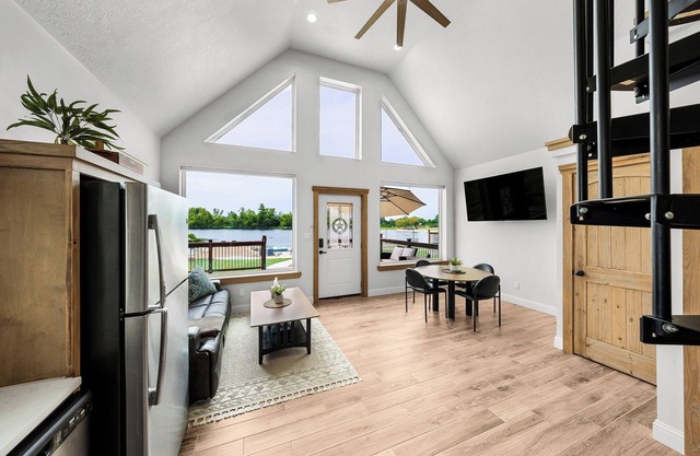 Country Cabin With King bed, Loft and Beach! #1